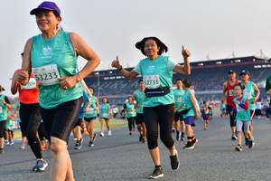 BIB: 53233, 52735
                            <button type="button" onclick="openModal(10555945)" class="btn btn-primary btn-sm float-right btn-popup" data-toggle="modal" data-target=".modal-high-quality">
                        <i class="fas fa-shopping-cart"></i> Add to Cart
                    </button>
                                            <button type="button" onclick="isThisMe(10555945, true)" class="btn btn-success btn-sm float-right btn-popup btn-isme hidden" data-toggle="tooltip" data-placement="bottom" title="นี่คือรูปของคุณใช่ไหม คลิกที่นี่เพื่อเอาเข้าอัลบั้ม">
                        <i class="fas fa-plus"></i> Add to album
                    </button>
                    <button type="button" onclick="isThisMe(10555945, false)" class="btn btn-warning btn-sm float-right btn-popup btn-isnotme hidden">
                        <i class="fas fa-ban"></i> Remove from album
                    </button>