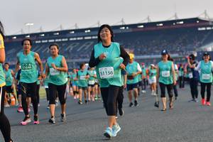 BIB: 51646, 2822, 1156
                            <button type="button" onclick="openModal(10561473)" class="btn btn-primary btn-sm float-right btn-popup" data-toggle="modal" data-target=".modal-high-quality">
                        <i class="fas fa-shopping-cart"></i> Add to Cart
                    </button>
                                            <button type="button" onclick="isThisMe(10561473, true)" class="btn btn-success btn-sm float-right btn-popup btn-isme hidden" data-toggle="tooltip" data-placement="bottom" title="นี่คือรูปของคุณใช่ไหม คลิกที่นี่เพื่อเอาเข้าอัลบั้ม">
                        <i class="fas fa-plus"></i> Add to album
                    </button>
                    <button type="button" onclick="isThisMe(10561473, false)" class="btn btn-warning btn-sm float-right btn-popup btn-isnotme hidden">
                        <i class="fas fa-ban"></i> Remove from album
                    </button>