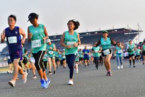 BIB: 2213, 52293, 2625
                            <button type="button" onclick="openModal(10547456)" class="btn btn-primary btn-sm float-right btn-popup" data-toggle="modal" data-target=".modal-high-quality">
                        <i class="fas fa-shopping-cart"></i> Add to Cart
                    </button>
                                            <button type="button" onclick="isThisMe(10547456, true)" class="btn btn-success btn-sm float-right btn-popup btn-isme hidden" data-toggle="tooltip" data-placement="bottom" title="นี่คือรูปของคุณใช่ไหม คลิกที่นี่เพื่อเอาเข้าอัลบั้ม">
                        <i class="fas fa-plus"></i> Add to album
                    </button>
                    <button type="button" onclick="isThisMe(10547456, false)" class="btn btn-warning btn-sm float-right btn-popup btn-isnotme hidden">
                        <i class="fas fa-ban"></i> Remove from album
                    </button>