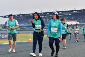 BIB: 502, 52352, 53145, 3040
                            <button type="button" onclick="openModal(10564690)" class="btn btn-primary btn-sm float-right btn-popup" data-toggle="modal" data-target=".modal-high-quality">
                        <i class="fas fa-shopping-cart"></i> Add to Cart
                    </button>
                                            <button type="button" onclick="isThisMe(10564690, true)" class="btn btn-success btn-sm float-right btn-popup btn-isme hidden" data-toggle="tooltip" data-placement="bottom" title="นี่คือรูปของคุณใช่ไหม คลิกที่นี่เพื่อเอาเข้าอัลบั้ม">
                        <i class="fas fa-plus"></i> Add to album
                    </button>
                    <button type="button" onclick="isThisMe(10564690, false)" class="btn btn-warning btn-sm float-right btn-popup btn-isnotme hidden">
                        <i class="fas fa-ban"></i> Remove from album
                    </button>