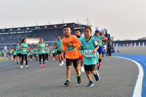 BIB: 5208, 50518
                            <button type="button" onclick="openModal(10551084)" class="btn btn-primary btn-sm float-right btn-popup" data-toggle="modal" data-target=".modal-high-quality">
                        <i class="fas fa-shopping-cart"></i> Add to Cart
                    </button>
                                            <button type="button" onclick="isThisMe(10551084, true)" class="btn btn-success btn-sm float-right btn-popup btn-isme hidden" data-toggle="tooltip" data-placement="bottom" title="นี่คือรูปของคุณใช่ไหม คลิกที่นี่เพื่อเอาเข้าอัลบั้ม">
                        <i class="fas fa-plus"></i> Add to album
                    </button>
                    <button type="button" onclick="isThisMe(10551084, false)" class="btn btn-warning btn-sm float-right btn-popup btn-isnotme hidden">
                        <i class="fas fa-ban"></i> Remove from album
                    </button>