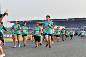 BIB: 0129, 50636, 2669
                            <button type="button" onclick="openModal(10545146)" class="btn btn-primary btn-sm float-right btn-popup" data-toggle="modal" data-target=".modal-high-quality">
                        <i class="fas fa-shopping-cart"></i> Add to Cart
                    </button>
                                            <button type="button" onclick="isThisMe(10545146, true)" class="btn btn-success btn-sm float-right btn-popup btn-isme hidden" data-toggle="tooltip" data-placement="bottom" title="นี่คือรูปของคุณใช่ไหม คลิกที่นี่เพื่อเอาเข้าอัลบั้ม">
                        <i class="fas fa-plus"></i> Add to album
                    </button>
                    <button type="button" onclick="isThisMe(10545146, false)" class="btn btn-warning btn-sm float-right btn-popup btn-isnotme hidden">
                        <i class="fas fa-ban"></i> Remove from album
                    </button>