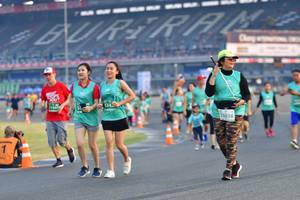 BIB: 7144, 342, 53018
                            <button type="button" onclick="openModal(10564250)" class="btn btn-primary btn-sm float-right btn-popup" data-toggle="modal" data-target=".modal-high-quality">
                        <i class="fas fa-shopping-cart"></i> Add to Cart
                    </button>
                                            <button type="button" onclick="isThisMe(10564250, true)" class="btn btn-success btn-sm float-right btn-popup btn-isme hidden" data-toggle="tooltip" data-placement="bottom" title="นี่คือรูปของคุณใช่ไหม คลิกที่นี่เพื่อเอาเข้าอัลบั้ม">
                        <i class="fas fa-plus"></i> Add to album
                    </button>
                    <button type="button" onclick="isThisMe(10564250, false)" class="btn btn-warning btn-sm float-right btn-popup btn-isnotme hidden">
                        <i class="fas fa-ban"></i> Remove from album
                    </button>