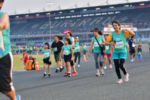 BIB: 15057, 2298, 547, 0517
                            <button type="button" onclick="openModal(10564673)" class="btn btn-primary btn-sm float-right btn-popup" data-toggle="modal" data-target=".modal-high-quality">
                        <i class="fas fa-shopping-cart"></i> Add to Cart
                    </button>
                                            <button type="button" onclick="isThisMe(10564673, true)" class="btn btn-success btn-sm float-right btn-popup btn-isme hidden" data-toggle="tooltip" data-placement="bottom" title="นี่คือรูปของคุณใช่ไหม คลิกที่นี่เพื่อเอาเข้าอัลบั้ม">
                        <i class="fas fa-plus"></i> Add to album
                    </button>
                    <button type="button" onclick="isThisMe(10564673, false)" class="btn btn-warning btn-sm float-right btn-popup btn-isnotme hidden">
                        <i class="fas fa-ban"></i> Remove from album
                    </button>