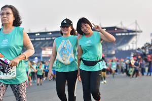 BIB: 1195
                            <button type="button" onclick="openModal(10563026)" class="btn btn-primary btn-sm float-right btn-popup" data-toggle="modal" data-target=".modal-high-quality">
                        <i class="fas fa-shopping-cart"></i> Add to Cart
                    </button>
                                            <button type="button" onclick="isThisMe(10563026, true)" class="btn btn-success btn-sm float-right btn-popup btn-isme hidden" data-toggle="tooltip" data-placement="bottom" title="นี่คือรูปของคุณใช่ไหม คลิกที่นี่เพื่อเอาเข้าอัลบั้ม">
                        <i class="fas fa-plus"></i> Add to album
                    </button>
                    <button type="button" onclick="isThisMe(10563026, false)" class="btn btn-warning btn-sm float-right btn-popup btn-isnotme hidden">
                        <i class="fas fa-ban"></i> Remove from album
                    </button>