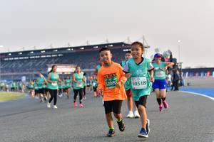 BIB: 50762, 52085, 50518
                            <button type="button" onclick="openModal(10551089)" class="btn btn-primary btn-sm float-right btn-popup" data-toggle="modal" data-target=".modal-high-quality">
                        <i class="fas fa-shopping-cart"></i> Add to Cart
                    </button>
                                            <button type="button" onclick="isThisMe(10551089, true)" class="btn btn-success btn-sm float-right btn-popup btn-isme hidden" data-toggle="tooltip" data-placement="bottom" title="นี่คือรูปของคุณใช่ไหม คลิกที่นี่เพื่อเอาเข้าอัลบั้ม">
                        <i class="fas fa-plus"></i> Add to album
                    </button>
                    <button type="button" onclick="isThisMe(10551089, false)" class="btn btn-warning btn-sm float-right btn-popup btn-isnotme hidden">
                        <i class="fas fa-ban"></i> Remove from album
                    </button>