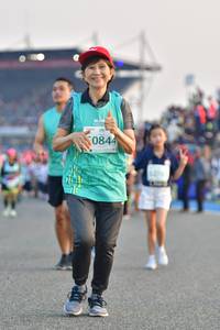 BIB: 0844
                            <button type="button" onclick="openModal(10562987)" class="btn btn-primary btn-sm float-right btn-popup" data-toggle="modal" data-target=".modal-high-quality">
                        <i class="fas fa-shopping-cart"></i> Add to Cart
                    </button>
                                            <button type="button" onclick="isThisMe(10562987, true)" class="btn btn-success btn-sm float-right btn-popup btn-isme hidden" data-toggle="tooltip" data-placement="bottom" title="นี่คือรูปของคุณใช่ไหม คลิกที่นี่เพื่อเอาเข้าอัลบั้ม">
                        <i class="fas fa-plus"></i> Add to album
                    </button>
                    <button type="button" onclick="isThisMe(10562987, false)" class="btn btn-warning btn-sm float-right btn-popup btn-isnotme hidden">
                        <i class="fas fa-ban"></i> Remove from album
                    </button>