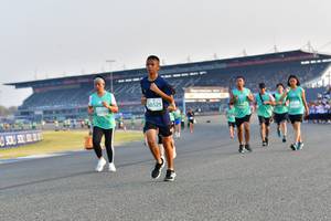 BIB: 0525, 52722
                            <button type="button" onclick="openModal(10538044)" class="btn btn-primary btn-sm float-right btn-popup" data-toggle="modal" data-target=".modal-high-quality">
                        <i class="fas fa-shopping-cart"></i> Add to Cart
                    </button>
                                            <button type="button" onclick="isThisMe(10538044, true)" class="btn btn-success btn-sm float-right btn-popup btn-isme hidden" data-toggle="tooltip" data-placement="bottom" title="นี่คือรูปของคุณใช่ไหม คลิกที่นี่เพื่อเอาเข้าอัลบั้ม">
                        <i class="fas fa-plus"></i> Add to album
                    </button>
                    <button type="button" onclick="isThisMe(10538044, false)" class="btn btn-warning btn-sm float-right btn-popup btn-isnotme hidden">
                        <i class="fas fa-ban"></i> Remove from album
                    </button>