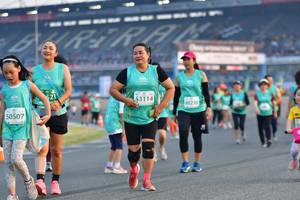 BIB: 521, 3114, 80238, 50507
                            <button type="button" onclick="openModal(10564335)" class="btn btn-primary btn-sm float-right btn-popup" data-toggle="modal" data-target=".modal-high-quality">
                        <i class="fas fa-shopping-cart"></i> Add to Cart
                    </button>
                                            <button type="button" onclick="isThisMe(10564335, true)" class="btn btn-success btn-sm float-right btn-popup btn-isme hidden" data-toggle="tooltip" data-placement="bottom" title="นี่คือรูปของคุณใช่ไหม คลิกที่นี่เพื่อเอาเข้าอัลบั้ม">
                        <i class="fas fa-plus"></i> Add to album
                    </button>
                    <button type="button" onclick="isThisMe(10564335, false)" class="btn btn-warning btn-sm float-right btn-popup btn-isnotme hidden">
                        <i class="fas fa-ban"></i> Remove from album
                    </button>