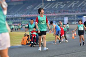 BIB: 50171, 170
                            <button type="button" onclick="openModal(10564648)" class="btn btn-primary btn-sm float-right btn-popup" data-toggle="modal" data-target=".modal-high-quality">
                        <i class="fas fa-shopping-cart"></i> Add to Cart
                    </button>
                                            <button type="button" onclick="isThisMe(10564648, true)" class="btn btn-success btn-sm float-right btn-popup btn-isme hidden" data-toggle="tooltip" data-placement="bottom" title="นี่คือรูปของคุณใช่ไหม คลิกที่นี่เพื่อเอาเข้าอัลบั้ม">
                        <i class="fas fa-plus"></i> Add to album
                    </button>
                    <button type="button" onclick="isThisMe(10564648, false)" class="btn btn-warning btn-sm float-right btn-popup btn-isnotme hidden">
                        <i class="fas fa-ban"></i> Remove from album
                    </button>