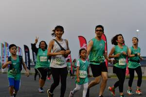 BIB: 51798, 1324, 50663, 5068, 023, 52248
                            <button type="button" onclick="openModal(10565237)" class="btn btn-primary btn-sm float-right btn-popup" data-toggle="modal" data-target=".modal-high-quality">
                        <i class="fas fa-shopping-cart"></i> Add to Cart
                    </button>
                                            <button type="button" onclick="isThisMe(10565237, true)" class="btn btn-success btn-sm float-right btn-popup btn-isme hidden" data-toggle="tooltip" data-placement="bottom" title="นี่คือรูปของคุณใช่ไหม คลิกที่นี่เพื่อเอาเข้าอัลบั้ม">
                        <i class="fas fa-plus"></i> Add to album
                    </button>
                    <button type="button" onclick="isThisMe(10565237, false)" class="btn btn-warning btn-sm float-right btn-popup btn-isnotme hidden">
                        <i class="fas fa-ban"></i> Remove from album
                    </button>