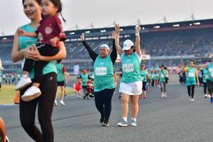 BIB: 53127, 53358
                            <button type="button" onclick="openModal(10564638)" class="btn btn-primary btn-sm float-right btn-popup" data-toggle="modal" data-target=".modal-high-quality">
                        <i class="fas fa-shopping-cart"></i> Add to Cart
                    </button>
                                            <button type="button" onclick="isThisMe(10564638, true)" class="btn btn-success btn-sm float-right btn-popup btn-isme hidden" data-toggle="tooltip" data-placement="bottom" title="นี่คือรูปของคุณใช่ไหม คลิกที่นี่เพื่อเอาเข้าอัลบั้ม">
                        <i class="fas fa-plus"></i> Add to album
                    </button>
                    <button type="button" onclick="isThisMe(10564638, false)" class="btn btn-warning btn-sm float-right btn-popup btn-isnotme hidden">
                        <i class="fas fa-ban"></i> Remove from album
                    </button>