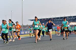 BIB: 3104, 5045
                            <button type="button" onclick="openModal(10557949)" class="btn btn-primary btn-sm float-right btn-popup" data-toggle="modal" data-target=".modal-high-quality">
                        <i class="fas fa-shopping-cart"></i> Add to Cart
                    </button>
                                            <button type="button" onclick="isThisMe(10557949, true)" class="btn btn-success btn-sm float-right btn-popup btn-isme hidden" data-toggle="tooltip" data-placement="bottom" title="นี่คือรูปของคุณใช่ไหม คลิกที่นี่เพื่อเอาเข้าอัลบั้ม">
                        <i class="fas fa-plus"></i> Add to album
                    </button>
                    <button type="button" onclick="isThisMe(10557949, false)" class="btn btn-warning btn-sm float-right btn-popup btn-isnotme hidden">
                        <i class="fas fa-ban"></i> Remove from album
                    </button>