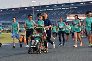 BIB: 1662, 32970
                            <button type="button" onclick="openModal(10561367)" class="btn btn-primary btn-sm float-right btn-popup" data-toggle="modal" data-target=".modal-high-quality">
                        <i class="fas fa-shopping-cart"></i> Add to Cart
                    </button>
                                            <button type="button" onclick="isThisMe(10561367, true)" class="btn btn-success btn-sm float-right btn-popup btn-isme hidden" data-toggle="tooltip" data-placement="bottom" title="นี่คือรูปของคุณใช่ไหม คลิกที่นี่เพื่อเอาเข้าอัลบั้ม">
                        <i class="fas fa-plus"></i> Add to album
                    </button>
                    <button type="button" onclick="isThisMe(10561367, false)" class="btn btn-warning btn-sm float-right btn-popup btn-isnotme hidden">
                        <i class="fas fa-ban"></i> Remove from album
                    </button>