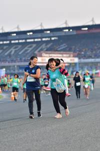 BIB: 3014
                            <button type="button" onclick="openModal(10564185)" class="btn btn-primary btn-sm float-right btn-popup" data-toggle="modal" data-target=".modal-high-quality">
                        <i class="fas fa-shopping-cart"></i> Add to Cart
                    </button>
                                            <button type="button" onclick="isThisMe(10564185, true)" class="btn btn-success btn-sm float-right btn-popup btn-isme hidden" data-toggle="tooltip" data-placement="bottom" title="นี่คือรูปของคุณใช่ไหม คลิกที่นี่เพื่อเอาเข้าอัลบั้ม">
                        <i class="fas fa-plus"></i> Add to album
                    </button>
                    <button type="button" onclick="isThisMe(10564185, false)" class="btn btn-warning btn-sm float-right btn-popup btn-isnotme hidden">
                        <i class="fas fa-ban"></i> Remove from album
                    </button>