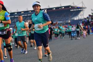 BIB: 536, 0215
                            <button type="button" onclick="openModal(10562796)" class="btn btn-primary btn-sm float-right btn-popup" data-toggle="modal" data-target=".modal-high-quality">
                        <i class="fas fa-shopping-cart"></i> Add to Cart
                    </button>
                                            <button type="button" onclick="isThisMe(10562796, true)" class="btn btn-success btn-sm float-right btn-popup btn-isme hidden" data-toggle="tooltip" data-placement="bottom" title="นี่คือรูปของคุณใช่ไหม คลิกที่นี่เพื่อเอาเข้าอัลบั้ม">
                        <i class="fas fa-plus"></i> Add to album
                    </button>
                    <button type="button" onclick="isThisMe(10562796, false)" class="btn btn-warning btn-sm float-right btn-popup btn-isnotme hidden">
                        <i class="fas fa-ban"></i> Remove from album
                    </button>