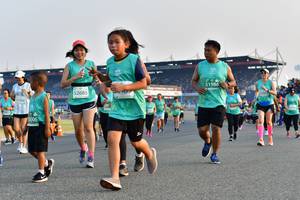 BIB: 51986, 52685, 25241, 52466, 3006
                            <button type="button" onclick="openModal(10549618)" class="btn btn-primary btn-sm float-right btn-popup" data-toggle="modal" data-target=".modal-high-quality">
                        <i class="fas fa-shopping-cart"></i> Add to Cart
                    </button>
                                            <button type="button" onclick="isThisMe(10549618, true)" class="btn btn-success btn-sm float-right btn-popup btn-isme hidden" data-toggle="tooltip" data-placement="bottom" title="นี่คือรูปของคุณใช่ไหม คลิกที่นี่เพื่อเอาเข้าอัลบั้ม">
                        <i class="fas fa-plus"></i> Add to album
                    </button>
                    <button type="button" onclick="isThisMe(10549618, false)" class="btn btn-warning btn-sm float-right btn-popup btn-isnotme hidden">
                        <i class="fas fa-ban"></i> Remove from album
                    </button>