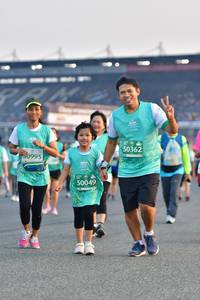 BIB: 50362, 0995, 50049
                            <button type="button" onclick="openModal(10563168)" class="btn btn-primary btn-sm float-right btn-popup" data-toggle="modal" data-target=".modal-high-quality">
                        <i class="fas fa-shopping-cart"></i> Add to Cart
                    </button>
                                            <button type="button" onclick="isThisMe(10563168, true)" class="btn btn-success btn-sm float-right btn-popup btn-isme hidden" data-toggle="tooltip" data-placement="bottom" title="นี่คือรูปของคุณใช่ไหม คลิกที่นี่เพื่อเอาเข้าอัลบั้ม">
                        <i class="fas fa-plus"></i> Add to album
                    </button>
                    <button type="button" onclick="isThisMe(10563168, false)" class="btn btn-warning btn-sm float-right btn-popup btn-isnotme hidden">
                        <i class="fas fa-ban"></i> Remove from album
                    </button>