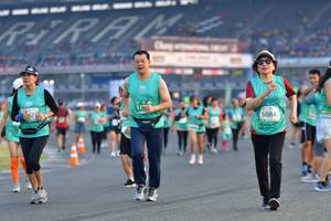 BIB: 5084
                            <button type="button" onclick="openModal(10564345)" class="btn btn-primary btn-sm float-right btn-popup" data-toggle="modal" data-target=".modal-high-quality">
                        <i class="fas fa-shopping-cart"></i> Add to Cart
                    </button>
                                            <button type="button" onclick="isThisMe(10564345, true)" class="btn btn-success btn-sm float-right btn-popup btn-isme hidden" data-toggle="tooltip" data-placement="bottom" title="นี่คือรูปของคุณใช่ไหม คลิกที่นี่เพื่อเอาเข้าอัลบั้ม">
                        <i class="fas fa-plus"></i> Add to album
                    </button>
                    <button type="button" onclick="isThisMe(10564345, false)" class="btn btn-warning btn-sm float-right btn-popup btn-isnotme hidden">
                        <i class="fas fa-ban"></i> Remove from album
                    </button>