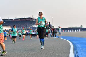 BIB: 2841
                            <button type="button" onclick="openModal(10545815)" class="btn btn-primary btn-sm float-right btn-popup" data-toggle="modal" data-target=".modal-high-quality">
                        <i class="fas fa-shopping-cart"></i> Add to Cart
                    </button>
                                            <button type="button" onclick="isThisMe(10545815, true)" class="btn btn-success btn-sm float-right btn-popup btn-isme hidden" data-toggle="tooltip" data-placement="bottom" title="นี่คือรูปของคุณใช่ไหม คลิกที่นี่เพื่อเอาเข้าอัลบั้ม">
                        <i class="fas fa-plus"></i> Add to album
                    </button>
                    <button type="button" onclick="isThisMe(10545815, false)" class="btn btn-warning btn-sm float-right btn-popup btn-isnotme hidden">
                        <i class="fas fa-ban"></i> Remove from album
                    </button>