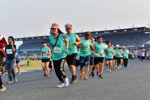 BIB: 1157
                            <button type="button" onclick="openModal(10553711)" class="btn btn-primary btn-sm float-right btn-popup" data-toggle="modal" data-target=".modal-high-quality">
                        <i class="fas fa-shopping-cart"></i> Add to Cart
                    </button>
                                            <button type="button" onclick="isThisMe(10553711, true)" class="btn btn-success btn-sm float-right btn-popup btn-isme hidden" data-toggle="tooltip" data-placement="bottom" title="นี่คือรูปของคุณใช่ไหม คลิกที่นี่เพื่อเอาเข้าอัลบั้ม">
                        <i class="fas fa-plus"></i> Add to album
                    </button>
                    <button type="button" onclick="isThisMe(10553711, false)" class="btn btn-warning btn-sm float-right btn-popup btn-isnotme hidden">
                        <i class="fas fa-ban"></i> Remove from album
                    </button>