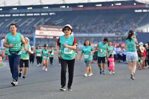 BIB: 1939, 50847
                            <button type="button" onclick="openModal(10564358)" class="btn btn-primary btn-sm float-right btn-popup" data-toggle="modal" data-target=".modal-high-quality">
                        <i class="fas fa-shopping-cart"></i> Add to Cart
                    </button>
                                            <button type="button" onclick="isThisMe(10564358, true)" class="btn btn-success btn-sm float-right btn-popup btn-isme hidden" data-toggle="tooltip" data-placement="bottom" title="นี่คือรูปของคุณใช่ไหม คลิกที่นี่เพื่อเอาเข้าอัลบั้ม">
                        <i class="fas fa-plus"></i> Add to album
                    </button>
                    <button type="button" onclick="isThisMe(10564358, false)" class="btn btn-warning btn-sm float-right btn-popup btn-isnotme hidden">
                        <i class="fas fa-ban"></i> Remove from album
                    </button>