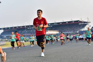 BIB: 3387
                            <button type="button" onclick="openModal(10547099)" class="btn btn-primary btn-sm float-right btn-popup" data-toggle="modal" data-target=".modal-high-quality">
                        <i class="fas fa-shopping-cart"></i> Add to Cart
                    </button>
                                            <button type="button" onclick="isThisMe(10547099, true)" class="btn btn-success btn-sm float-right btn-popup btn-isme hidden" data-toggle="tooltip" data-placement="bottom" title="นี่คือรูปของคุณใช่ไหม คลิกที่นี่เพื่อเอาเข้าอัลบั้ม">
                        <i class="fas fa-plus"></i> Add to album
                    </button>
                    <button type="button" onclick="isThisMe(10547099, false)" class="btn btn-warning btn-sm float-right btn-popup btn-isnotme hidden">
                        <i class="fas fa-ban"></i> Remove from album
                    </button>