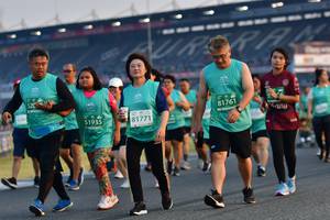 BIB: 81761, 81771, 51935
                            <button type="button" onclick="openModal(10562825)" class="btn btn-primary btn-sm float-right btn-popup" data-toggle="modal" data-target=".modal-high-quality">
                        <i class="fas fa-shopping-cart"></i> Add to Cart
                    </button>
                                            <button type="button" onclick="isThisMe(10562825, true)" class="btn btn-success btn-sm float-right btn-popup btn-isme hidden" data-toggle="tooltip" data-placement="bottom" title="นี่คือรูปของคุณใช่ไหม คลิกที่นี่เพื่อเอาเข้าอัลบั้ม">
                        <i class="fas fa-plus"></i> Add to album
                    </button>
                    <button type="button" onclick="isThisMe(10562825, false)" class="btn btn-warning btn-sm float-right btn-popup btn-isnotme hidden">
                        <i class="fas fa-ban"></i> Remove from album
                    </button>