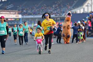 BIB: 80238
                            <button type="button" onclick="openModal(10564331)" class="btn btn-primary btn-sm float-right btn-popup" data-toggle="modal" data-target=".modal-high-quality">
                        <i class="fas fa-shopping-cart"></i> Add to Cart
                    </button>
                                            <button type="button" onclick="isThisMe(10564331, true)" class="btn btn-success btn-sm float-right btn-popup btn-isme hidden" data-toggle="tooltip" data-placement="bottom" title="นี่คือรูปของคุณใช่ไหม คลิกที่นี่เพื่อเอาเข้าอัลบั้ม">
                        <i class="fas fa-plus"></i> Add to album
                    </button>
                    <button type="button" onclick="isThisMe(10564331, false)" class="btn btn-warning btn-sm float-right btn-popup btn-isnotme hidden">
                        <i class="fas fa-ban"></i> Remove from album
                    </button>