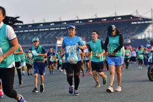 BIB: 1727
                            <button type="button" onclick="openModal(10561408)" class="btn btn-primary btn-sm float-right btn-popup" data-toggle="modal" data-target=".modal-high-quality">
                        <i class="fas fa-shopping-cart"></i> Add to Cart
                    </button>
                                            <button type="button" onclick="isThisMe(10561408, true)" class="btn btn-success btn-sm float-right btn-popup btn-isme hidden" data-toggle="tooltip" data-placement="bottom" title="นี่คือรูปของคุณใช่ไหม คลิกที่นี่เพื่อเอาเข้าอัลบั้ม">
                        <i class="fas fa-plus"></i> Add to album
                    </button>
                    <button type="button" onclick="isThisMe(10561408, false)" class="btn btn-warning btn-sm float-right btn-popup btn-isnotme hidden">
                        <i class="fas fa-ban"></i> Remove from album
                    </button>