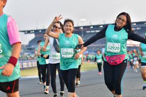 BIB: 52920, 52886, 50663
                            <button type="button" onclick="openModal(10562889)" class="btn btn-primary btn-sm float-right btn-popup" data-toggle="modal" data-target=".modal-high-quality">
                        <i class="fas fa-shopping-cart"></i> Add to Cart
                    </button>
                                            <button type="button" onclick="isThisMe(10562889, true)" class="btn btn-success btn-sm float-right btn-popup btn-isme hidden" data-toggle="tooltip" data-placement="bottom" title="นี่คือรูปของคุณใช่ไหม คลิกที่นี่เพื่อเอาเข้าอัลบั้ม">
                        <i class="fas fa-plus"></i> Add to album
                    </button>
                    <button type="button" onclick="isThisMe(10562889, false)" class="btn btn-warning btn-sm float-right btn-popup btn-isnotme hidden">
                        <i class="fas fa-ban"></i> Remove from album
                    </button>