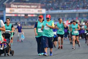 BIB: 53336, 5333
                            <button type="button" onclick="openModal(10564492)" class="btn btn-primary btn-sm float-right btn-popup" data-toggle="modal" data-target=".modal-high-quality">
                        <i class="fas fa-shopping-cart"></i> Add to Cart
                    </button>
                                            <button type="button" onclick="isThisMe(10564492, true)" class="btn btn-success btn-sm float-right btn-popup btn-isme hidden" data-toggle="tooltip" data-placement="bottom" title="นี่คือรูปของคุณใช่ไหม คลิกที่นี่เพื่อเอาเข้าอัลบั้ม">
                        <i class="fas fa-plus"></i> Add to album
                    </button>
                    <button type="button" onclick="isThisMe(10564492, false)" class="btn btn-warning btn-sm float-right btn-popup btn-isnotme hidden">
                        <i class="fas fa-ban"></i> Remove from album
                    </button>