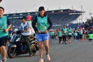 BIB: 727, 51628
                            <button type="button" onclick="openModal(10561426)" class="btn btn-primary btn-sm float-right btn-popup" data-toggle="modal" data-target=".modal-high-quality">
                        <i class="fas fa-shopping-cart"></i> Add to Cart
                    </button>
                                            <button type="button" onclick="isThisMe(10561426, true)" class="btn btn-success btn-sm float-right btn-popup btn-isme hidden" data-toggle="tooltip" data-placement="bottom" title="นี่คือรูปของคุณใช่ไหม คลิกที่นี่เพื่อเอาเข้าอัลบั้ม">
                        <i class="fas fa-plus"></i> Add to album
                    </button>
                    <button type="button" onclick="isThisMe(10561426, false)" class="btn btn-warning btn-sm float-right btn-popup btn-isnotme hidden">
                        <i class="fas fa-ban"></i> Remove from album
                    </button>