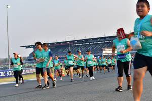 BIB: 1321
                            <button type="button" onclick="openModal(10556795)" class="btn btn-primary btn-sm float-right btn-popup" data-toggle="modal" data-target=".modal-high-quality">
                        <i class="fas fa-shopping-cart"></i> Add to Cart
                    </button>
                                            <button type="button" onclick="isThisMe(10556795, true)" class="btn btn-success btn-sm float-right btn-popup btn-isme hidden" data-toggle="tooltip" data-placement="bottom" title="นี่คือรูปของคุณใช่ไหม คลิกที่นี่เพื่อเอาเข้าอัลบั้ม">
                        <i class="fas fa-plus"></i> Add to album
                    </button>
                    <button type="button" onclick="isThisMe(10556795, false)" class="btn btn-warning btn-sm float-right btn-popup btn-isnotme hidden">
                        <i class="fas fa-ban"></i> Remove from album
                    </button>