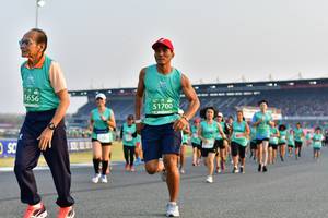 BIB: 1656, 51700
                            <button type="button" onclick="openModal(10545021)" class="btn btn-primary btn-sm float-right btn-popup" data-toggle="modal" data-target=".modal-high-quality">
                        <i class="fas fa-shopping-cart"></i> Add to Cart
                    </button>
                                            <button type="button" onclick="isThisMe(10545021, true)" class="btn btn-success btn-sm float-right btn-popup btn-isme hidden" data-toggle="tooltip" data-placement="bottom" title="นี่คือรูปของคุณใช่ไหม คลิกที่นี่เพื่อเอาเข้าอัลบั้ม">
                        <i class="fas fa-plus"></i> Add to album
                    </button>
                    <button type="button" onclick="isThisMe(10545021, false)" class="btn btn-warning btn-sm float-right btn-popup btn-isnotme hidden">
                        <i class="fas fa-ban"></i> Remove from album
                    </button>