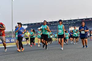 BIB: 800, 3326
                            <button type="button" onclick="openModal(10560678)" class="btn btn-primary btn-sm float-right btn-popup" data-toggle="modal" data-target=".modal-high-quality">
                        <i class="fas fa-shopping-cart"></i> Add to Cart
                    </button>
                                            <button type="button" onclick="isThisMe(10560678, true)" class="btn btn-success btn-sm float-right btn-popup btn-isme hidden" data-toggle="tooltip" data-placement="bottom" title="นี่คือรูปของคุณใช่ไหม คลิกที่นี่เพื่อเอาเข้าอัลบั้ม">
                        <i class="fas fa-plus"></i> Add to album
                    </button>
                    <button type="button" onclick="isThisMe(10560678, false)" class="btn btn-warning btn-sm float-right btn-popup btn-isnotme hidden">
                        <i class="fas fa-ban"></i> Remove from album
                    </button>