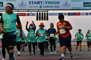BIB: 2020, 52015, 53318, 3015, 5057, 50556, 100
                            <button type="button" onclick="openModal(10565113)" class="btn btn-primary btn-sm float-right btn-popup" data-toggle="modal" data-target=".modal-high-quality">
                        <i class="fas fa-shopping-cart"></i> Add to Cart
                    </button>
                                            <button type="button" onclick="isThisMe(10565113, true)" class="btn btn-success btn-sm float-right btn-popup btn-isme hidden" data-toggle="tooltip" data-placement="bottom" title="นี่คือรูปของคุณใช่ไหม คลิกที่นี่เพื่อเอาเข้าอัลบั้ม">
                        <i class="fas fa-plus"></i> Add to album
                    </button>
                    <button type="button" onclick="isThisMe(10565113, false)" class="btn btn-warning btn-sm float-right btn-popup btn-isnotme hidden">
                        <i class="fas fa-ban"></i> Remove from album
                    </button>