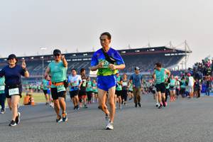 BIB: 3304, 5045
                            <button type="button" onclick="openModal(10557936)" class="btn btn-primary btn-sm float-right btn-popup" data-toggle="modal" data-target=".modal-high-quality">
                        <i class="fas fa-shopping-cart"></i> Add to Cart
                    </button>
                                            <button type="button" onclick="isThisMe(10557936, true)" class="btn btn-success btn-sm float-right btn-popup btn-isme hidden" data-toggle="tooltip" data-placement="bottom" title="นี่คือรูปของคุณใช่ไหม คลิกที่นี่เพื่อเอาเข้าอัลบั้ม">
                        <i class="fas fa-plus"></i> Add to album
                    </button>
                    <button type="button" onclick="isThisMe(10557936, false)" class="btn btn-warning btn-sm float-right btn-popup btn-isnotme hidden">
                        <i class="fas fa-ban"></i> Remove from album
                    </button>