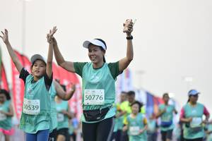 BIB: 50776, 0539
                            <button type="button" onclick="openModal(10522596)" class="btn btn-primary btn-sm float-right btn-popup" data-toggle="modal" data-target=".modal-high-quality">
                        <i class="fas fa-shopping-cart"></i> Add to Cart
                    </button>
                                            <button type="button" onclick="isThisMe(10522596, true)" class="btn btn-success btn-sm float-right btn-popup btn-isme hidden" data-toggle="tooltip" data-placement="bottom" title="นี่คือรูปของคุณใช่ไหม คลิกที่นี่เพื่อเอาเข้าอัลบั้ม">
                        <i class="fas fa-plus"></i> Add to album
                    </button>
                    <button type="button" onclick="isThisMe(10522596, false)" class="btn btn-warning btn-sm float-right btn-popup btn-isnotme hidden">
                        <i class="fas fa-ban"></i> Remove from album
                    </button>