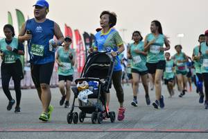 BIB: 0928, 50407, 51887
                            <button type="button" onclick="openModal(10516360)" class="btn btn-primary btn-sm float-right btn-popup" data-toggle="modal" data-target=".modal-high-quality">
                        <i class="fas fa-shopping-cart"></i> Add to Cart
                    </button>
                                            <button type="button" onclick="isThisMe(10516360, true)" class="btn btn-success btn-sm float-right btn-popup btn-isme hidden" data-toggle="tooltip" data-placement="bottom" title="นี่คือรูปของคุณใช่ไหม คลิกที่นี่เพื่อเอาเข้าอัลบั้ม">
                        <i class="fas fa-plus"></i> Add to album
                    </button>
                    <button type="button" onclick="isThisMe(10516360, false)" class="btn btn-warning btn-sm float-right btn-popup btn-isnotme hidden">
                        <i class="fas fa-ban"></i> Remove from album
                    </button>