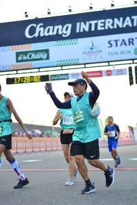 BIB: 0406, 52633
                            <button type="button" onclick="openModal(10483608)" class="btn btn-primary btn-sm float-right btn-popup" data-toggle="modal" data-target=".modal-high-quality">
                        <i class="fas fa-shopping-cart"></i> Add to Cart
                    </button>
                                            <button type="button" onclick="isThisMe(10483608, true)" class="btn btn-success btn-sm float-right btn-popup btn-isme hidden" data-toggle="tooltip" data-placement="bottom" title="นี่คือรูปของคุณใช่ไหม คลิกที่นี่เพื่อเอาเข้าอัลบั้ม">
                        <i class="fas fa-plus"></i> Add to album
                    </button>
                    <button type="button" onclick="isThisMe(10483608, false)" class="btn btn-warning btn-sm float-right btn-popup btn-isnotme hidden">
                        <i class="fas fa-ban"></i> Remove from album
                    </button>