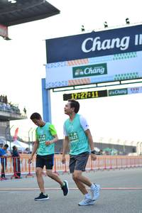 BIB: 50144, 1623
                            <button type="button" onclick="openModal(10483061)" class="btn btn-primary btn-sm float-right btn-popup" data-toggle="modal" data-target=".modal-high-quality">
                        <i class="fas fa-shopping-cart"></i> Add to Cart
                    </button>
                                            <button type="button" onclick="isThisMe(10483061, true)" class="btn btn-success btn-sm float-right btn-popup btn-isme hidden" data-toggle="tooltip" data-placement="bottom" title="นี่คือรูปของคุณใช่ไหม คลิกที่นี่เพื่อเอาเข้าอัลบั้ม">
                        <i class="fas fa-plus"></i> Add to album
                    </button>
                    <button type="button" onclick="isThisMe(10483061, false)" class="btn btn-warning btn-sm float-right btn-popup btn-isnotme hidden">
                        <i class="fas fa-ban"></i> Remove from album
                    </button>