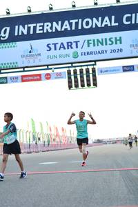 BIB: 2020, 1762, 1303
                            <button type="button" onclick="openModal(10483295)" class="btn btn-primary btn-sm float-right btn-popup" data-toggle="modal" data-target=".modal-high-quality">
                        <i class="fas fa-shopping-cart"></i> Add to Cart
                    </button>
                                            <button type="button" onclick="isThisMe(10483295, true)" class="btn btn-success btn-sm float-right btn-popup btn-isme hidden" data-toggle="tooltip" data-placement="bottom" title="นี่คือรูปของคุณใช่ไหม คลิกที่นี่เพื่อเอาเข้าอัลบั้ม">
                        <i class="fas fa-plus"></i> Add to album
                    </button>
                    <button type="button" onclick="isThisMe(10483295, false)" class="btn btn-warning btn-sm float-right btn-popup btn-isnotme hidden">
                        <i class="fas fa-ban"></i> Remove from album
                    </button>