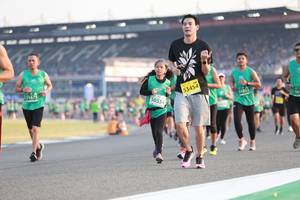 BIB: 1675, 53454, 185, 50554
                            <button type="button" onclick="openModal(10570872)" class="btn btn-primary btn-sm float-right btn-popup" data-toggle="modal" data-target=".modal-high-quality">
                        <i class="fas fa-shopping-cart"></i> Add to Cart
                    </button>
                                            <button type="button" onclick="isThisMe(10570872, true)" class="btn btn-success btn-sm float-right btn-popup btn-isme hidden" data-toggle="tooltip" data-placement="bottom" title="นี่คือรูปของคุณใช่ไหม คลิกที่นี่เพื่อเอาเข้าอัลบั้ม">
                        <i class="fas fa-plus"></i> Add to album
                    </button>
                    <button type="button" onclick="isThisMe(10570872, false)" class="btn btn-warning btn-sm float-right btn-popup btn-isnotme hidden">
                        <i class="fas fa-ban"></i> Remove from album
                    </button>