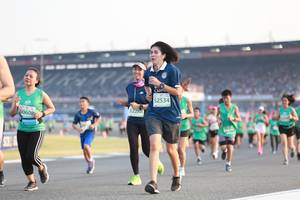 BIB: 52534, 52288, 0608
                            <button type="button" onclick="openModal(10570791)" class="btn btn-primary btn-sm float-right btn-popup" data-toggle="modal" data-target=".modal-high-quality">
                        <i class="fas fa-shopping-cart"></i> Add to Cart
                    </button>
                                            <button type="button" onclick="isThisMe(10570791, true)" class="btn btn-success btn-sm float-right btn-popup btn-isme hidden" data-toggle="tooltip" data-placement="bottom" title="นี่คือรูปของคุณใช่ไหม คลิกที่นี่เพื่อเอาเข้าอัลบั้ม">
                        <i class="fas fa-plus"></i> Add to album
                    </button>
                    <button type="button" onclick="isThisMe(10570791, false)" class="btn btn-warning btn-sm float-right btn-popup btn-isnotme hidden">
                        <i class="fas fa-ban"></i> Remove from album
                    </button>