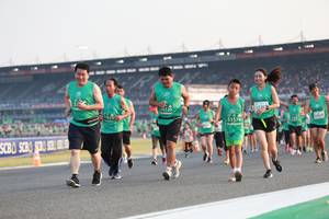 BIB: 1923, 51576
                            <button type="button" onclick="openModal(10570972)" class="btn btn-primary btn-sm float-right btn-popup" data-toggle="modal" data-target=".modal-high-quality">
                        <i class="fas fa-shopping-cart"></i> Add to Cart
                    </button>
                                            <button type="button" onclick="isThisMe(10570972, true)" class="btn btn-success btn-sm float-right btn-popup btn-isme hidden" data-toggle="tooltip" data-placement="bottom" title="นี่คือรูปของคุณใช่ไหม คลิกที่นี่เพื่อเอาเข้าอัลบั้ม">
                        <i class="fas fa-plus"></i> Add to album
                    </button>
                    <button type="button" onclick="isThisMe(10570972, false)" class="btn btn-warning btn-sm float-right btn-popup btn-isnotme hidden">
                        <i class="fas fa-ban"></i> Remove from album
                    </button>