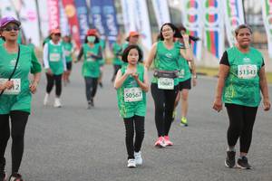 BIB: 51343, 50685, 50567
                            <button type="button" onclick="openModal(10571885)" class="btn btn-primary btn-sm float-right btn-popup" data-toggle="modal" data-target=".modal-high-quality">
                        <i class="fas fa-shopping-cart"></i> Add to Cart
                    </button>
                                            <button type="button" onclick="isThisMe(10571885, true)" class="btn btn-success btn-sm float-right btn-popup btn-isme hidden" data-toggle="tooltip" data-placement="bottom" title="นี่คือรูปของคุณใช่ไหม คลิกที่นี่เพื่อเอาเข้าอัลบั้ม">
                        <i class="fas fa-plus"></i> Add to album
                    </button>
                    <button type="button" onclick="isThisMe(10571885, false)" class="btn btn-warning btn-sm float-right btn-popup btn-isnotme hidden">
                        <i class="fas fa-ban"></i> Remove from album
                    </button>