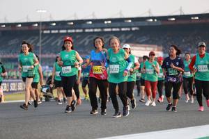 BIB: 5284, 52997, 53122, 53435, 51110, 50152
                            <button type="button" onclick="openModal(10569818)" class="btn btn-primary btn-sm float-right btn-popup" data-toggle="modal" data-target=".modal-high-quality">
                        <i class="fas fa-shopping-cart"></i> Add to Cart
                    </button>
                                            <button type="button" onclick="isThisMe(10569818, true)" class="btn btn-success btn-sm float-right btn-popup btn-isme hidden" data-toggle="tooltip" data-placement="bottom" title="นี่คือรูปของคุณใช่ไหม คลิกที่นี่เพื่อเอาเข้าอัลบั้ม">
                        <i class="fas fa-plus"></i> Add to album
                    </button>
                    <button type="button" onclick="isThisMe(10569818, false)" class="btn btn-warning btn-sm float-right btn-popup btn-isnotme hidden">
                        <i class="fas fa-ban"></i> Remove from album
                    </button>