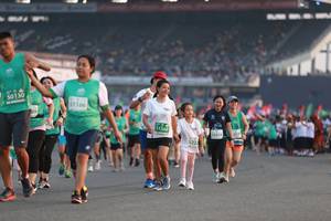 BIB: 50130, 1166, 51568, 52418, 522
                            <button type="button" onclick="openModal(10570155)" class="btn btn-primary btn-sm float-right btn-popup" data-toggle="modal" data-target=".modal-high-quality">
                        <i class="fas fa-shopping-cart"></i> Add to Cart
                    </button>
                                            <button type="button" onclick="isThisMe(10570155, true)" class="btn btn-success btn-sm float-right btn-popup btn-isme hidden" data-toggle="tooltip" data-placement="bottom" title="นี่คือรูปของคุณใช่ไหม คลิกที่นี่เพื่อเอาเข้าอัลบั้ม">
                        <i class="fas fa-plus"></i> Add to album
                    </button>
                    <button type="button" onclick="isThisMe(10570155, false)" class="btn btn-warning btn-sm float-right btn-popup btn-isnotme hidden">
                        <i class="fas fa-ban"></i> Remove from album
                    </button>