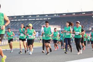 BIB: 2466, 3242, 5102, 168, 1014, 5275
                            <button type="button" onclick="openModal(10570919)" class="btn btn-primary btn-sm float-right btn-popup" data-toggle="modal" data-target=".modal-high-quality">
                        <i class="fas fa-shopping-cart"></i> Add to Cart
                    </button>
                                            <button type="button" onclick="isThisMe(10570919, true)" class="btn btn-success btn-sm float-right btn-popup btn-isme hidden" data-toggle="tooltip" data-placement="bottom" title="นี่คือรูปของคุณใช่ไหม คลิกที่นี่เพื่อเอาเข้าอัลบั้ม">
                        <i class="fas fa-plus"></i> Add to album
                    </button>
                    <button type="button" onclick="isThisMe(10570919, false)" class="btn btn-warning btn-sm float-right btn-popup btn-isnotme hidden">
                        <i class="fas fa-ban"></i> Remove from album
                    </button>